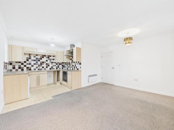 CAM03062G0-PR0206-STILL003