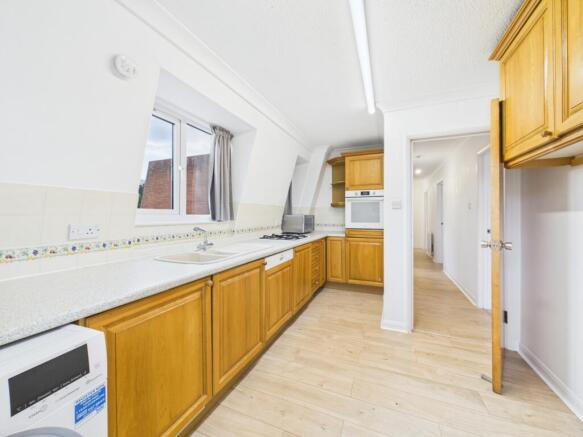 CAM01740G0-PR0496-STILL007