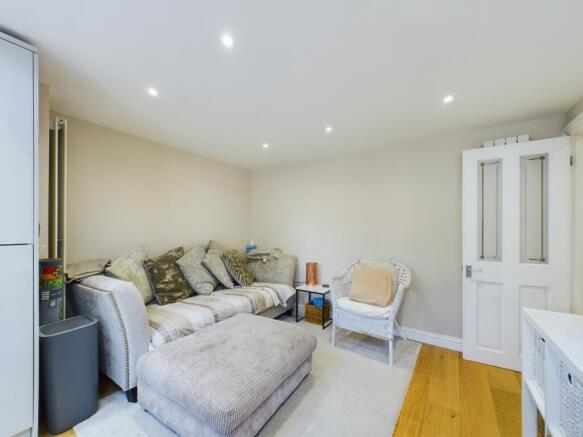 CAM01740G0-PR0343-STILL005