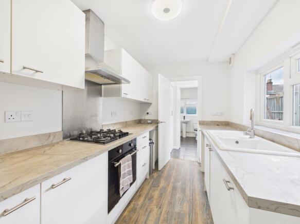 CAM03062G0-PR0214-STILL003