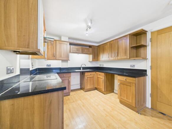 CAM03062G0-PR0221-STILL006