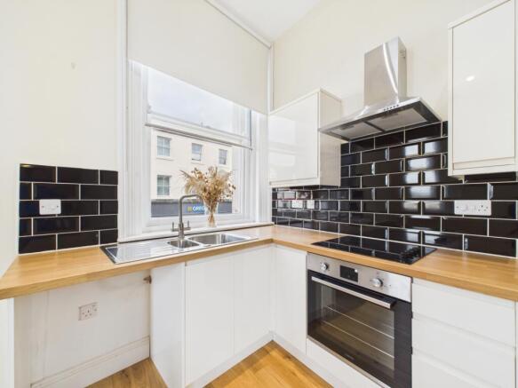 CAM01721G0-PR0104-STILL002