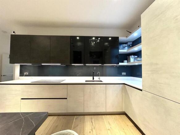 Kitchen 2.jpg
