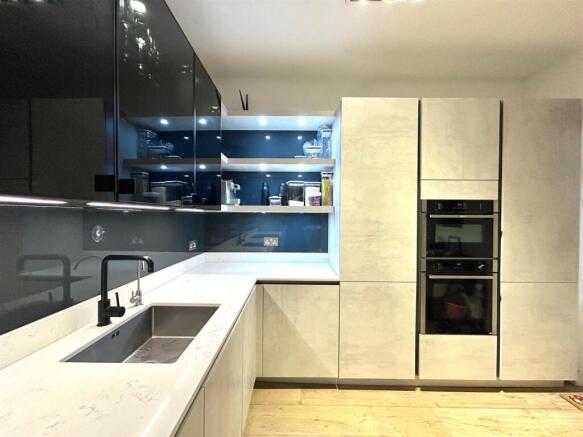 Kitchen 5.jpg