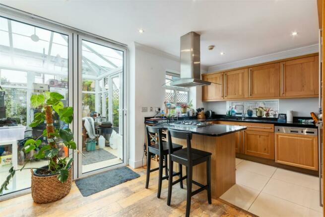 Kitchen/Breakfast Bar