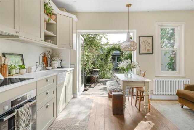Kitchen & Living