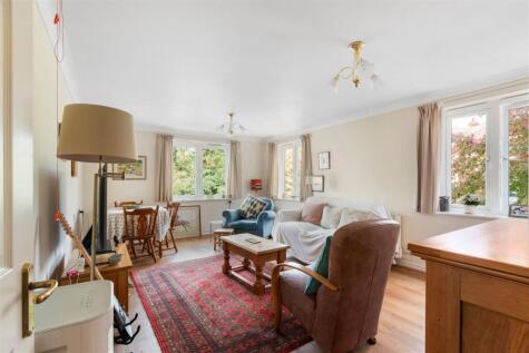 Clifton Park Avenue, Raynes Park