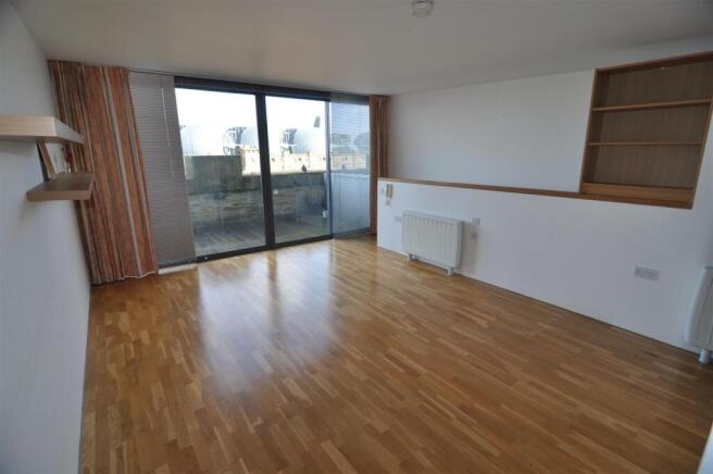 OPEN PLAN LOUNGE