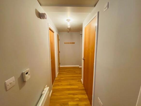 ENTRANCE/VESTIBULE