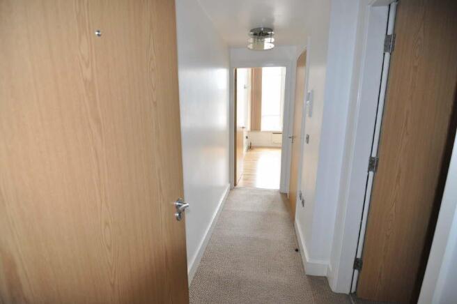 ENTRANCE/VESTIBULE