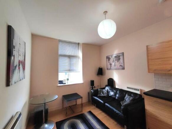 OPEN PLAN LOUNGE/KITCHEN