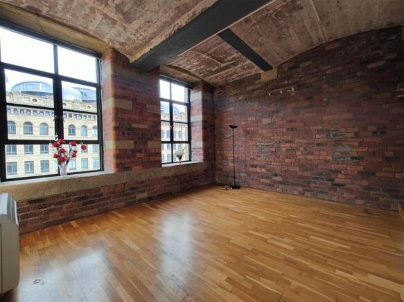 OPEN PLAN LOUNGE/KITCHEN