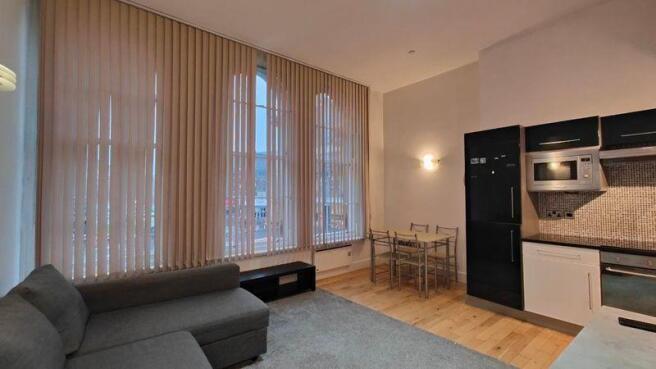 OPEN PLAN LOUNGE KITCHEN