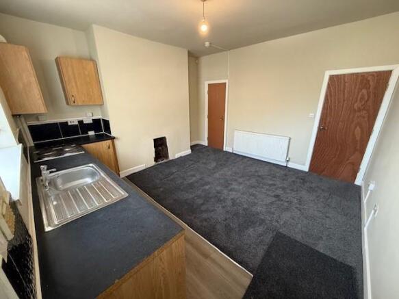 LOUNGE / KITCHEN