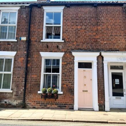 This delightful furnished terraced cottage in the