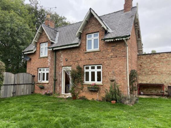 A three bedroom house - To Rent