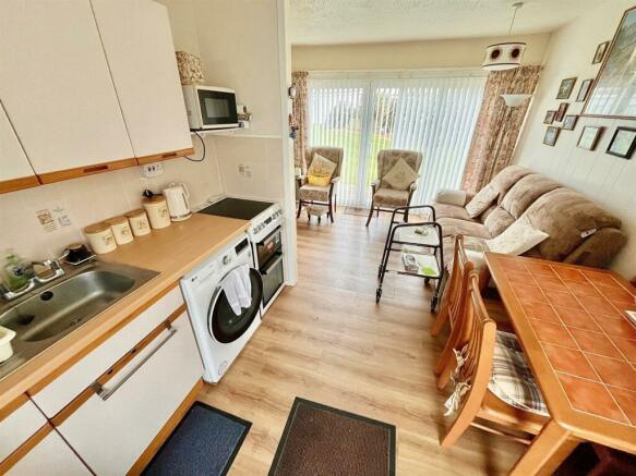 Kitchen/Dining Area