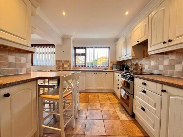 Kitchen/Breakfast Room
