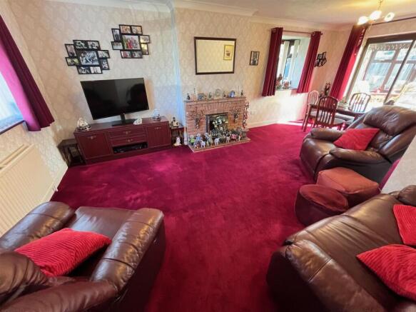 Lounge/Dining Room