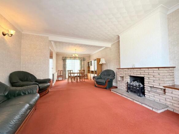 Lounge/Dining Room