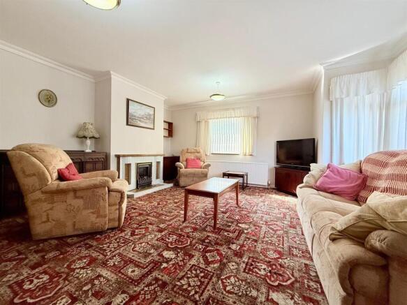 Lounge/Dining Room