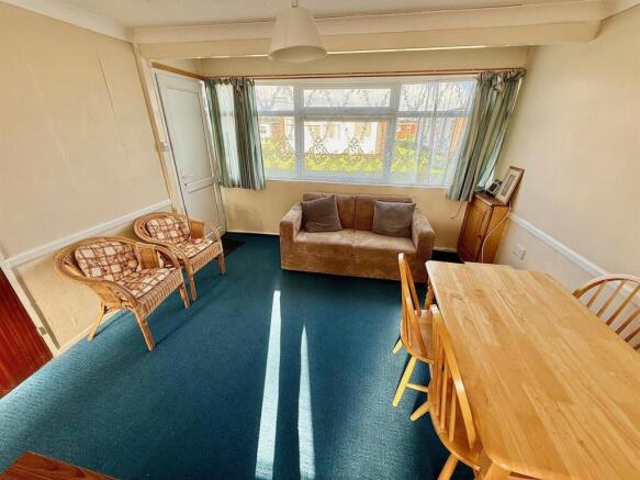 Kitchenette / Living Room