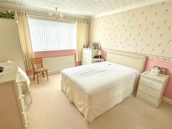 bed 1.jpg