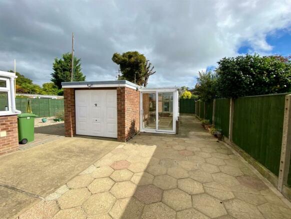 GARDEN ROOM AND GARAGE.jpg