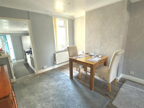 DINING ROOM.jpg