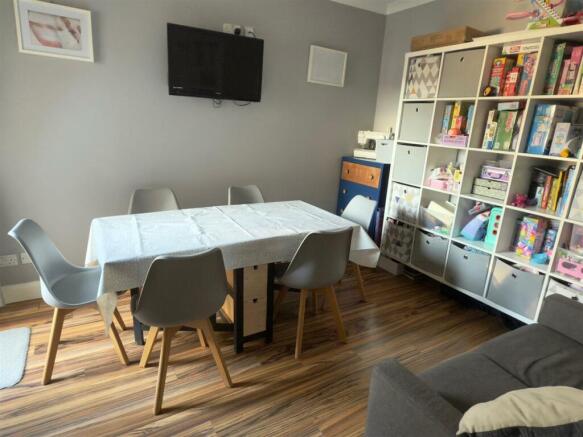 DINING ROOM.jpg