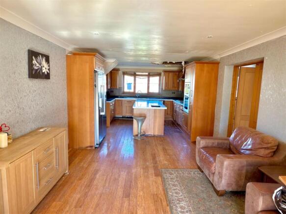 KITCHEN DAY ROOM.jpg