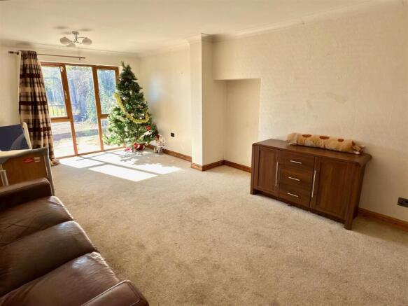 LOUNGE.jpg