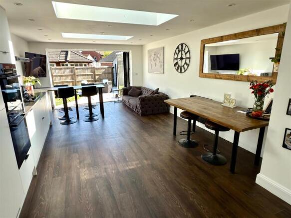 KITCHEN DAY ROOM.jpg