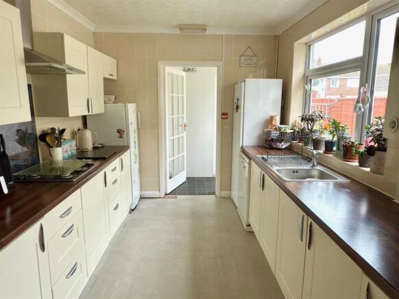 Kitchen 1.jpg