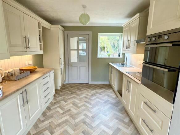 KITCHEN MAIN AREA.jpg