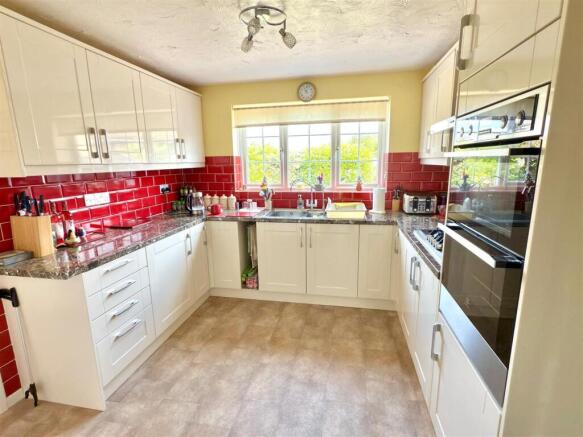 KITCHEN.jpg