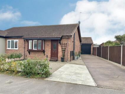 Dunston Drive, Oulton Broad, Lowestoft, Suffolk, NR32