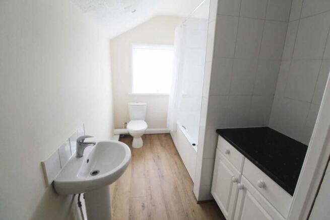 27 Garfield Road bathroom.jpg