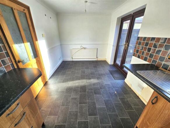 Kitchen Diner (2)