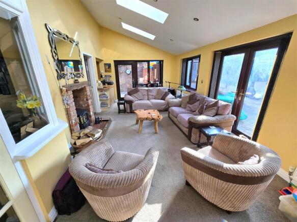 Sitting Room/Dining Room
