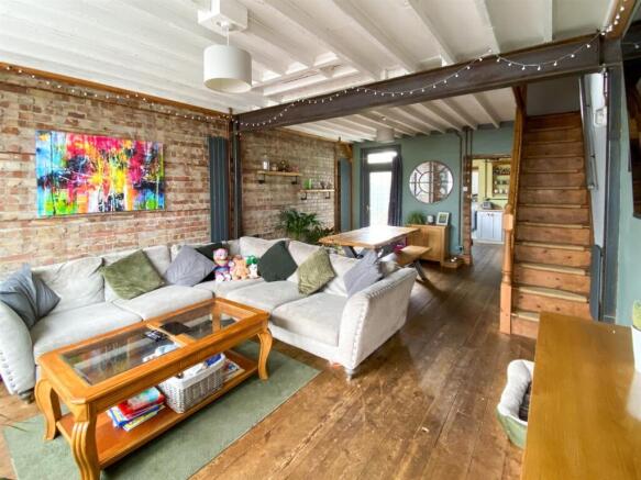 Lounge Diner alternative angle.jpg