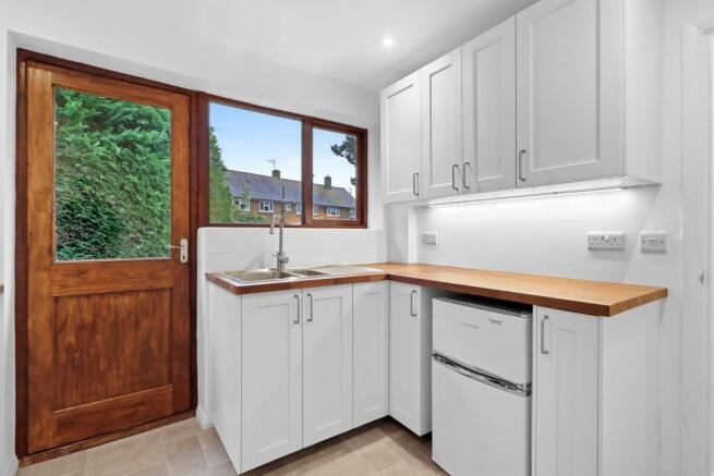 Kitchen Photo 2.jpg