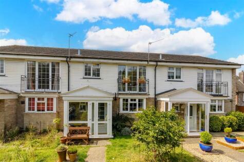 Bernhard Gardens, Polegate