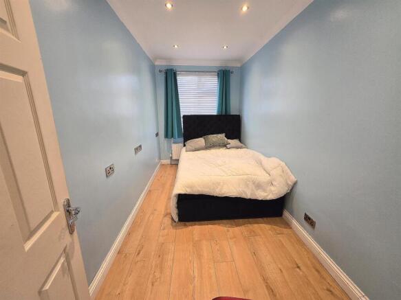 clearer_bedroom.jpg