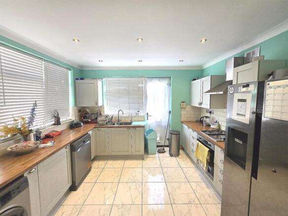 bright_clear_kitchen.jpg