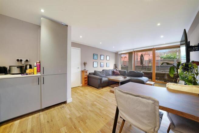 Apartment 2, The White Cube - pnGjbuKeJfVpFKMNz70s