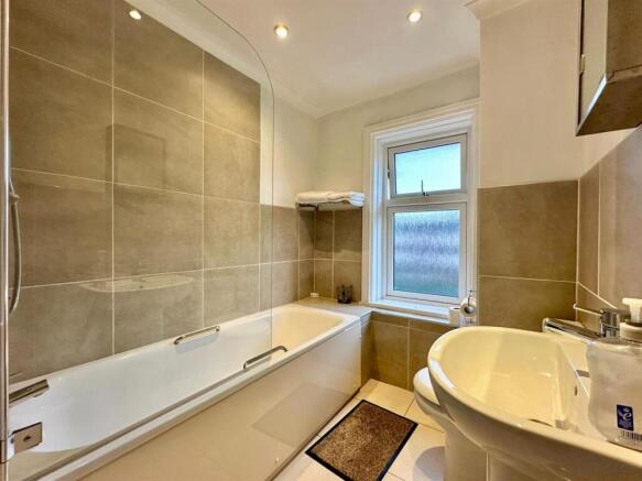 WhatsApp Image 2025-11-10 at 15.10.22_984afe16.jpg