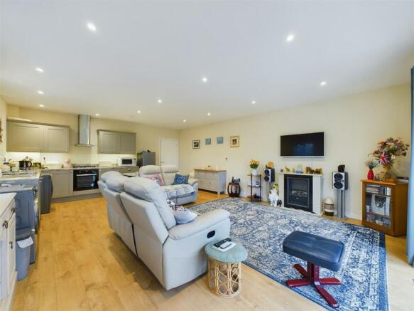 Open Plan Kitchen / Living