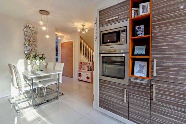 Kitchen & Dining Area