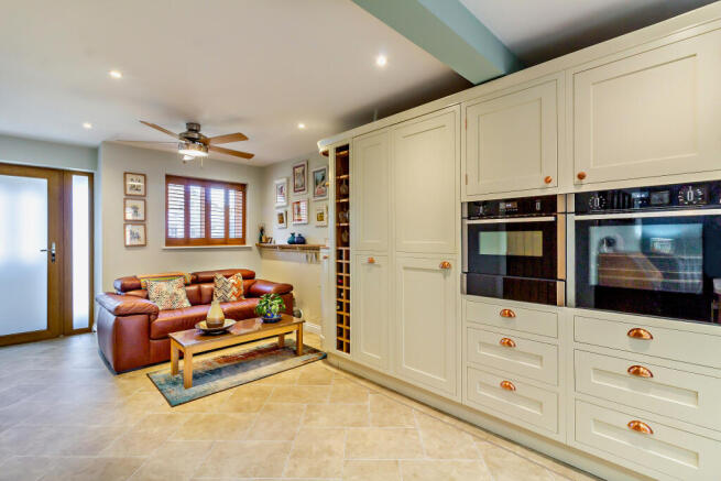 Kitchen & Dining Area
